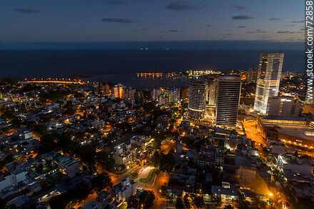 Vista aérea al anochecer del microcentro del Buceo, sus torres y su shopping - Departamento de Montevideo - URUGUAY. Foto No. 72858