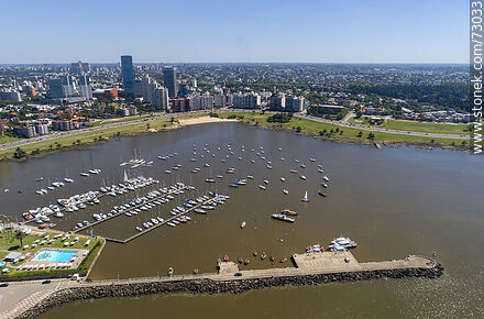 Vista aérea de la escollera y marinas del Puerto del Buceo - Departamento de Montevideo - URUGUAY. Foto No. 73033