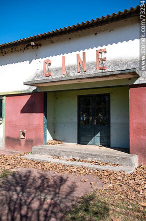 Entrada del antiguo cine de Baygorria - Departamento de Durazno - URUGUAY. Foto No. 73234