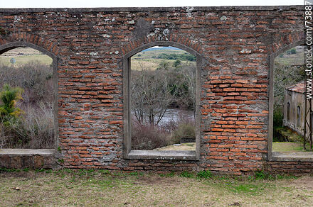 Windows to the reservoir - Department of Rivera - URUGUAY. Photo #73887