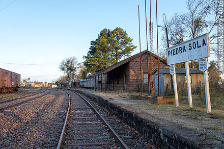 Piedra Sola Train Station - Department of Paysandú - URUGUAY. Photo #74016