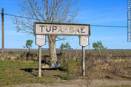 Tupambaé Railway Station Sign - Department of Cerro Largo - URUGUAY. Photo #74215