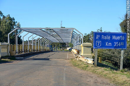 Puente en Ruta 7 sobre el arroyyo Fraile Muerto - Departamento de Cerro Largo - URUGUAY. Foto No. 74286