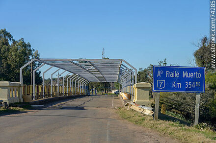 Puente en Ruta 7 sobre el arroyyo Fraile Muerto - Departamento de Cerro Largo - URUGUAY. Foto No. 74285