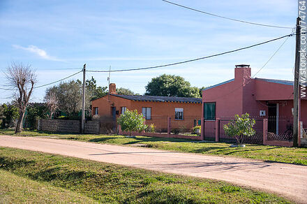 Street with popular housing - Department of Treinta y Tres - URUGUAY. Photo #74764