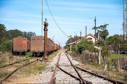 Vergara railroad station. Old freight cars. Water pump - Department of Treinta y Tres - URUGUAY. Photo #74802