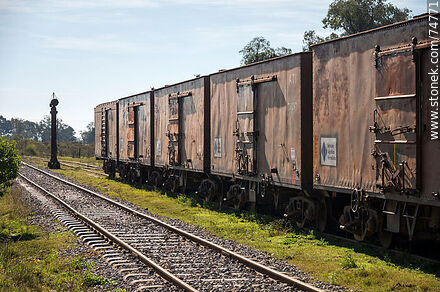 Vergara Railway Station. Tracks and freight cars - Department of Treinta y Tres - URUGUAY. Photo #74771