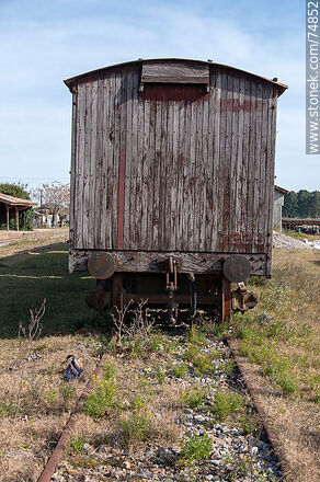 José Pedro Varela train station. Old wooden wagon - Lavalleja - URUGUAY. Photo #74852
