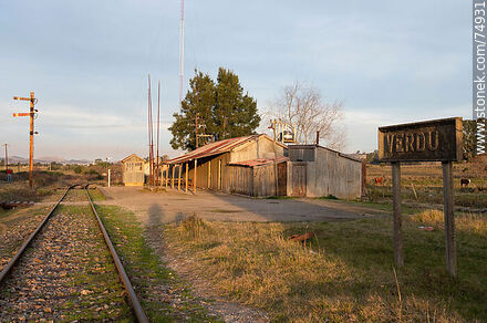 Estación de trenes Verdum, próxima a Minas - Departamento de Lavalleja - URUGUAY. Foto No. 74931