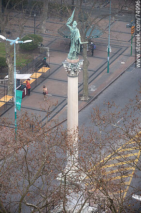 Estatua de la Plaza Libertad - Departamento de Montevideo - URUGUAY. Foto No. 74996