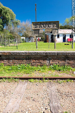 Estación de trenes de Sauce. Cartel de la estación - Departamento de Canelones - URUGUAY. Foto No. 75083