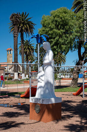 Santa Rosa Square. Mother's Monument - Department of Canelones - URUGUAY. Photo #75107
