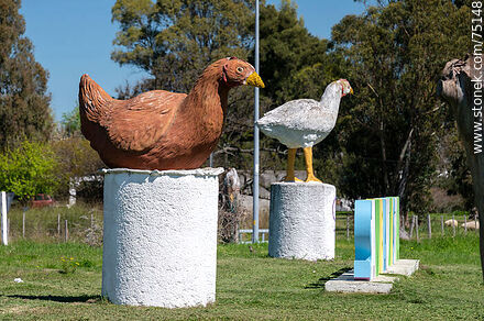 San Bautista sign with the figures of the chicken and the hen. - Department of Canelones - URUGUAY. Photo #75148