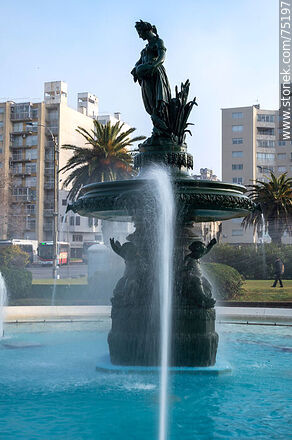Fountain Le Source in the morning - Department of Montevideo - URUGUAY. Photo #75197