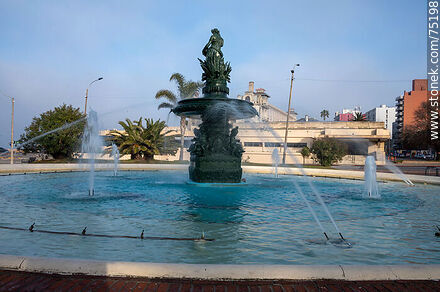 Fountain Le Source in the morning - Department of Montevideo - URUGUAY. Photo #75198