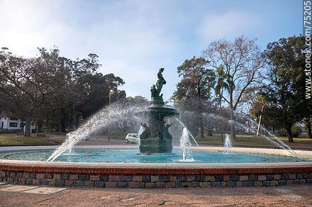 Fountain Le Source in the morning - Department of Montevideo - URUGUAY. Photo #75205