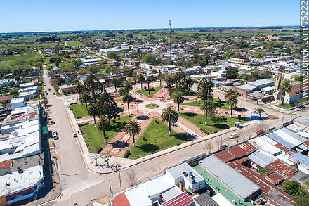 Vista aérea de la plaza de Santa Rosa - Departamento de Canelones - URUGUAY. Foto No. 75222