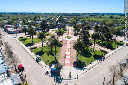 Vista aérea de la plaza de Santa Rosa - Departamento de Canelones - URUGUAY. Foto No. 75216