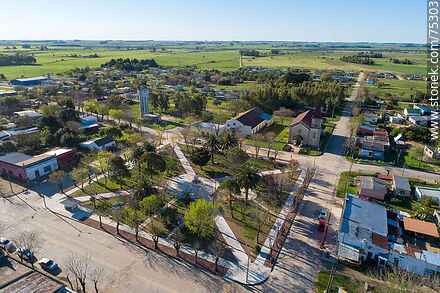 Foto aérea de la plaza de Chamizo - Departamento de Florida - URUGUAY. Foto No. 75303