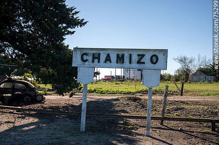 Antigua estación de trenes de Chamizo. Cartel de la estación - Departamento de Florida - URUGUAY. Foto No. 75299