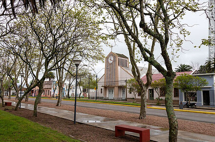 Plaza Artigas. Parroquia Nuestra Señora del Carmen - Departamento de Durazno - URUGUAY. Foto No. 75358