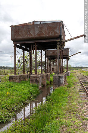 Former Reboledo train station. Iron water tanks with spout - Department of Florida - URUGUAY. Photo #75519