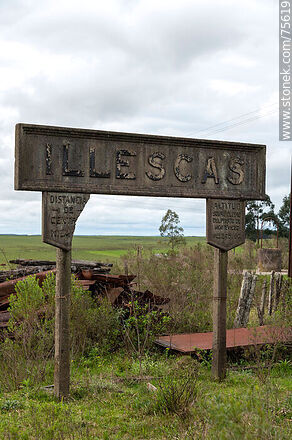 Illescas railroad station. Station sign - Department of Florida - URUGUAY. Photo #75619