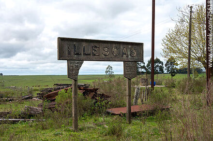 Illescas railroad station. Station sign - Department of Florida - URUGUAY. Photo #75618