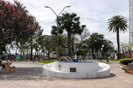 Artigas Square. Fountain - Department of Florida - URUGUAY. Photo #75724