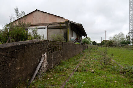 Former Elías Regules train station. Loading shed platform - Durazno - URUGUAY. Photo #75770