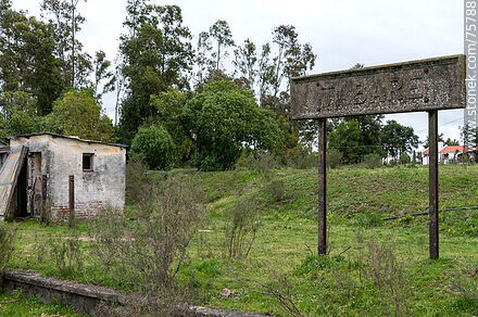 Old Tabaré train station. Station sign - Department of Florida - URUGUAY. Photo #75788