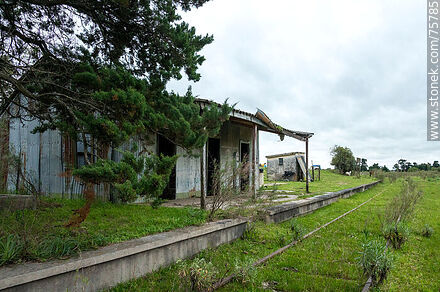 Old Tabaré train station. Station platform - Department of Florida - URUGUAY. Photo #75785