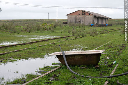 Antigua estación de trenes Puntas de Herrera. Bañera en la vía - Departamento de Durazno - URUGUAY. Foto No. 75820