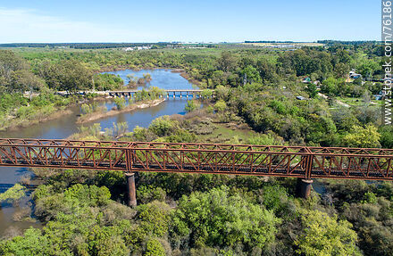 Aerial view of the railroad bridge and the Puente Viejo over the Yí River - Durazno - URUGUAY. Photo #76186