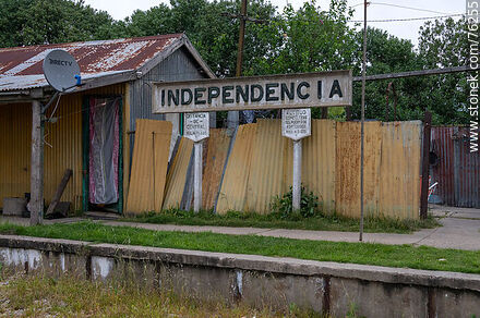 Independencia train station. Station sign - Department of Florida - URUGUAY. Photo #76255