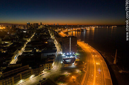 Vista aérea de la Rambla Sur al amanecer. Calles Reconquista y Buenos Aires - Departamento de Montevideo - URUGUAY. Foto No. 76780
