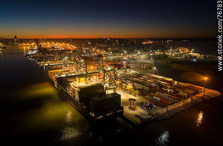 Vista aérea del Puerto de Montevideo al amanecer - Departamento de Montevideo - URUGUAY. Foto No. 76783