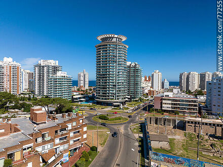 Aerial view of the traffic circle at Italia, Chiverta and Francisco Salazar Avenues - Punta del Este and its near resorts - URUGUAY. Photo #77255