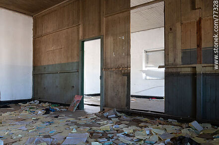 Canelones train station. Damage due to vandalism. Papers thrown on the floor - Department of Canelones - URUGUAY. Photo #77328