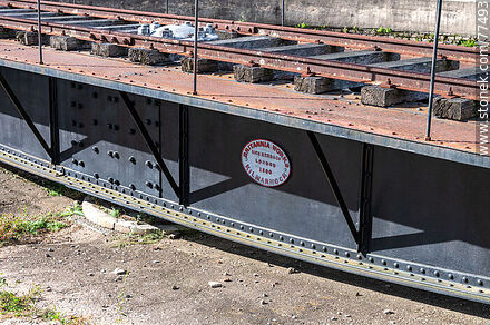 Estación de trenes de Mal Abrigo. Plataforma giratoria para cambiar de dirección las locomotoras - Departamento de San José - URUGUAY. Foto No. 77493