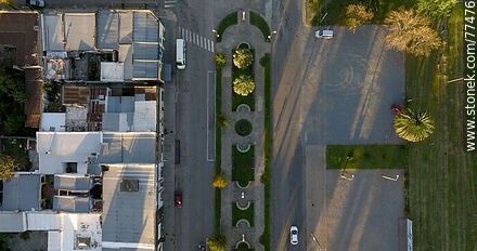Vista aérea vertrical del bulevar Cardona - Florencio Sánchez - Departamento de Soriano - URUGUAY. Foto No. 77476
