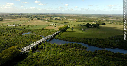 Vista aérea del puente carretero en Ruta 11 sobre el río San José - Departamento de San José - URUGUAY. Foto No. 77519