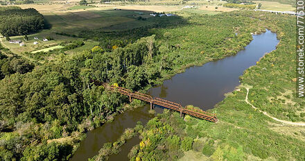 Vista aérea de los puentes ferroviario y carretero en ruta 11 sobre el río San José - Departamento de San José - URUGUAY. Foto No. 77510