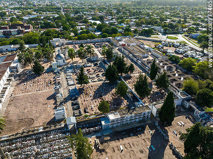 Vista aérea del cementerio de Canelones - Departamento de Canelones - URUGUAY. Foto No. 77465