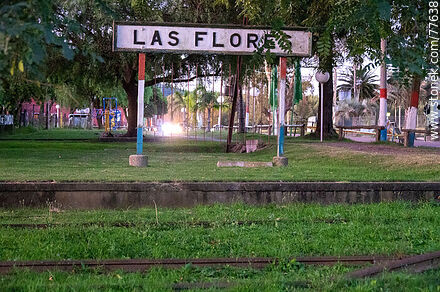 Sign at the former Las Flores Train Station - Department of Maldonado - URUGUAY. Photo #77638