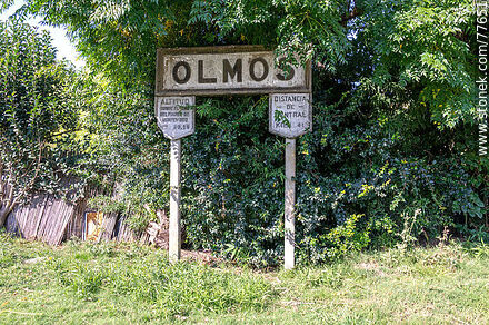Olmos train station. Station sign - Department of Canelones - URUGUAY. Photo #77651