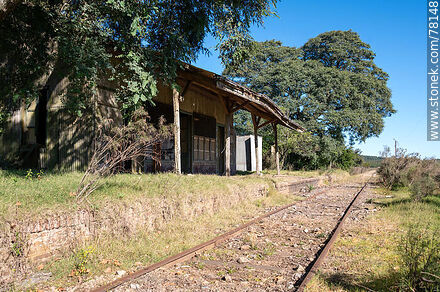 Estación de trenes Retamosa. Andén de la estación - Departamento de Lavalleja - URUGUAY. Foto No. 78148