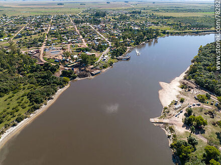 Vista aérea del río Cebollatí, cruce en balsa (2022) - Departamento de Treinta y Tres - URUGUAY. Foto No. 78282
