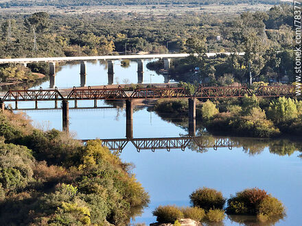 Vista aérea de puentes sobre el río Olimar - Departamento de Treinta y Tres - URUGUAY. Foto No. 78377