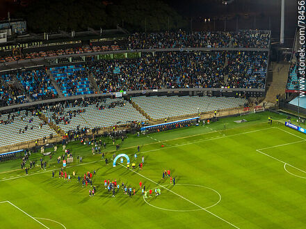 Vista aérea del final del partido Uruguay - Panamá (junio 2022) - Departamento de Montevideo - URUGUAY. Foto No. 78456